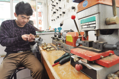 复兴镇开锁店为啥“牛号”频现 听开锁师傅讲什么锁最防盗