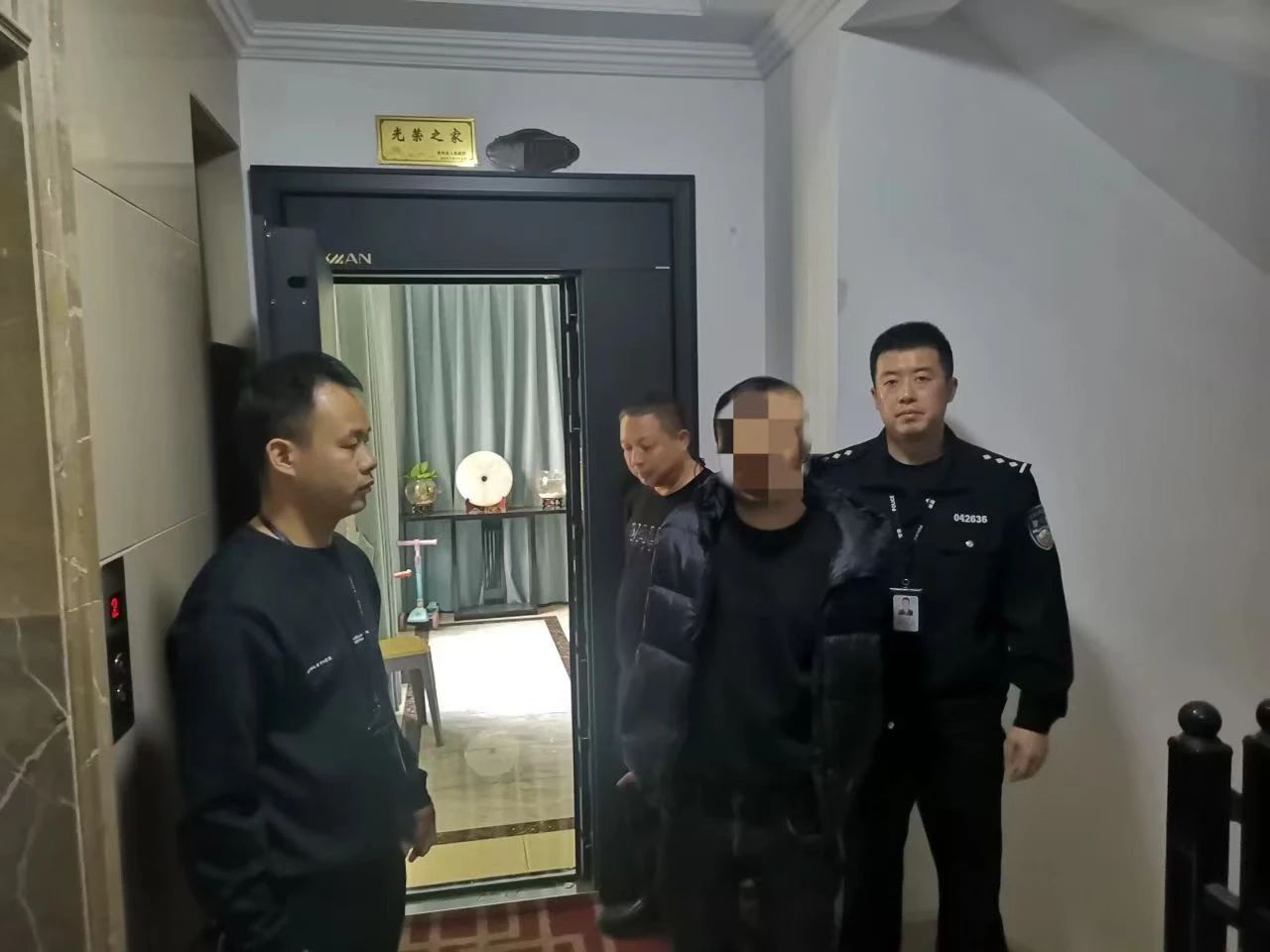 复兴镇全副伪装仍被识别！双龙公安成功抓获一名撬锁盗窃嫌疑人